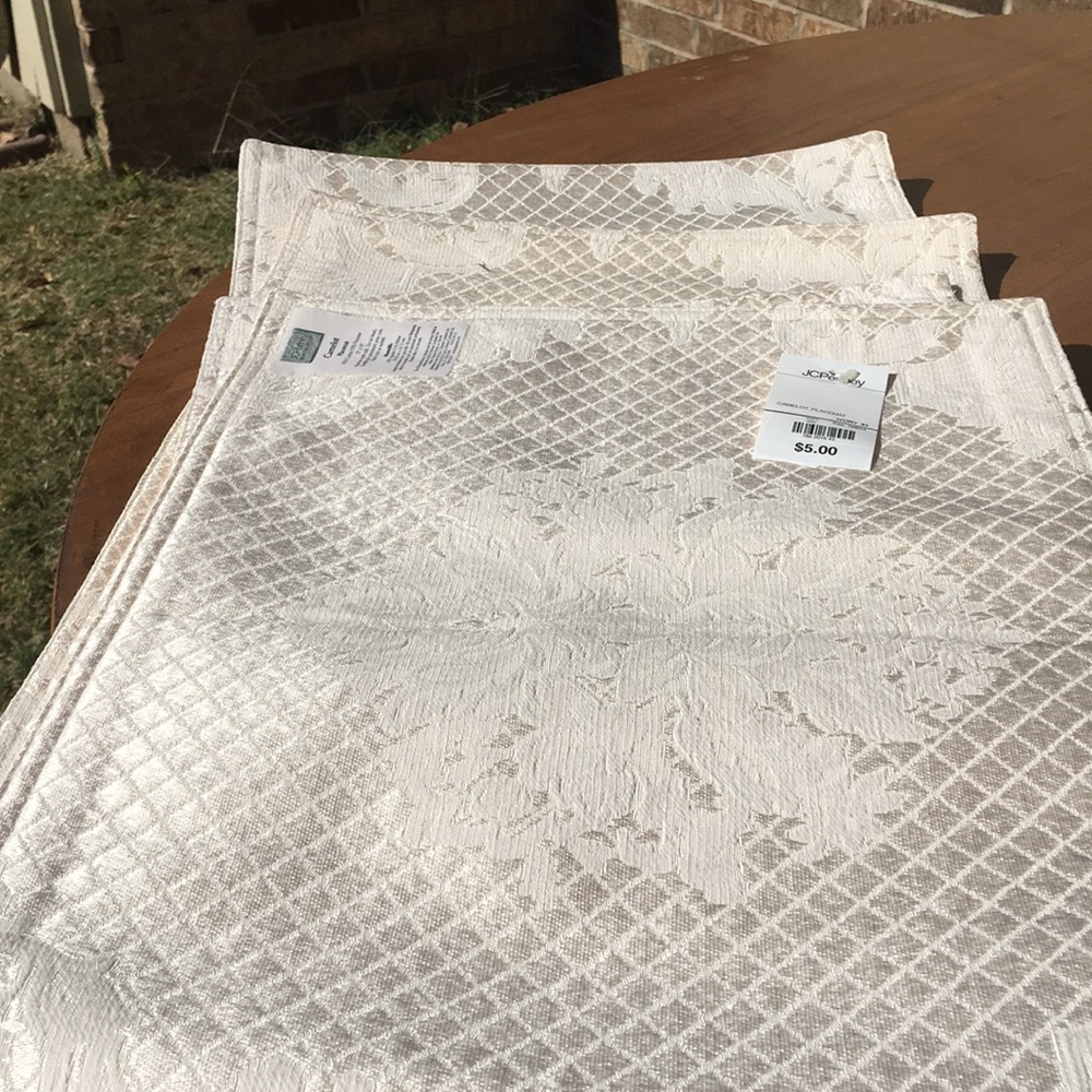 NWT 4 Placemats Table Linen JC Penney “Camelot”
